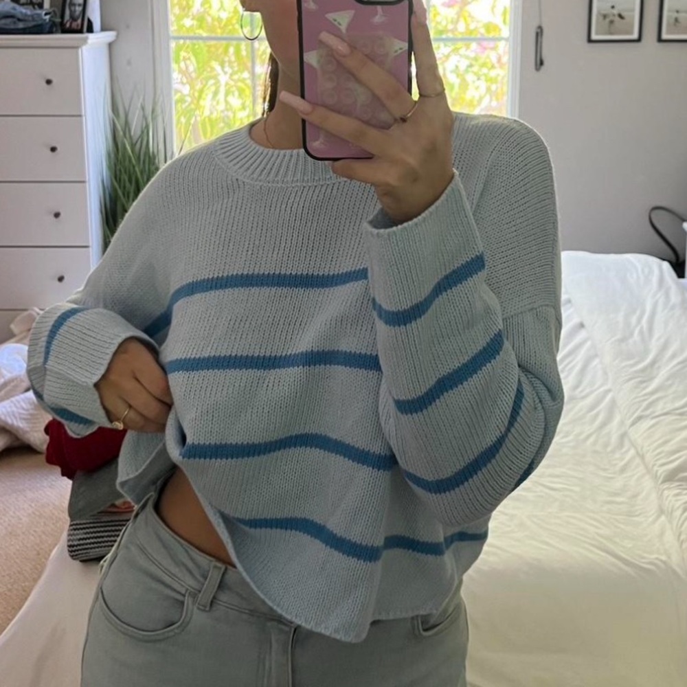 Jessica Simpson • Cropped Knitted Sweater • Striped Blue